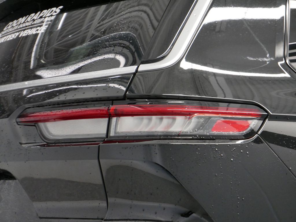 Thumbnail: 2022 Jeep Grand Cherokee L - 19