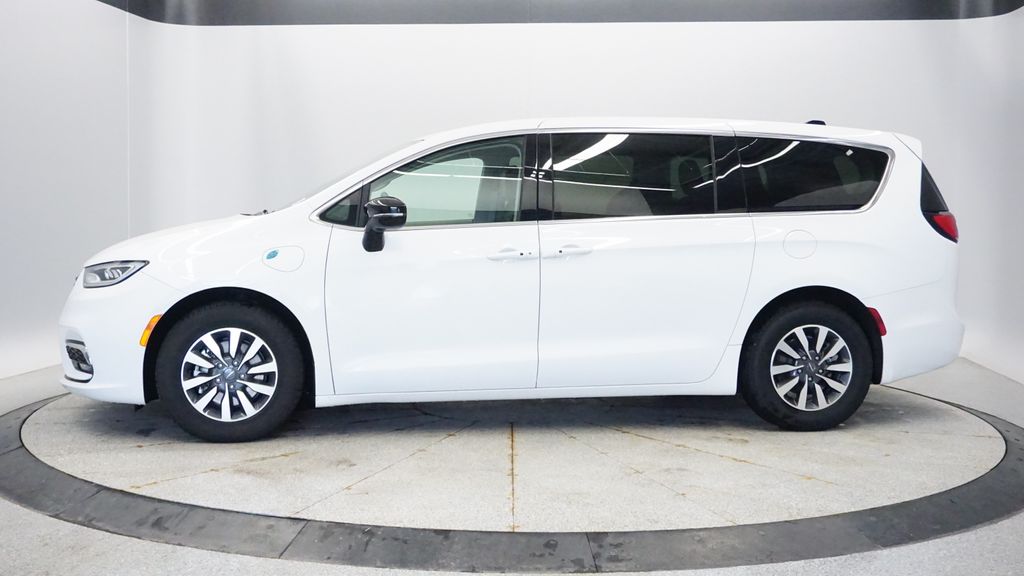 Thumbnail: 2024 Chrysler Pacifica - 2