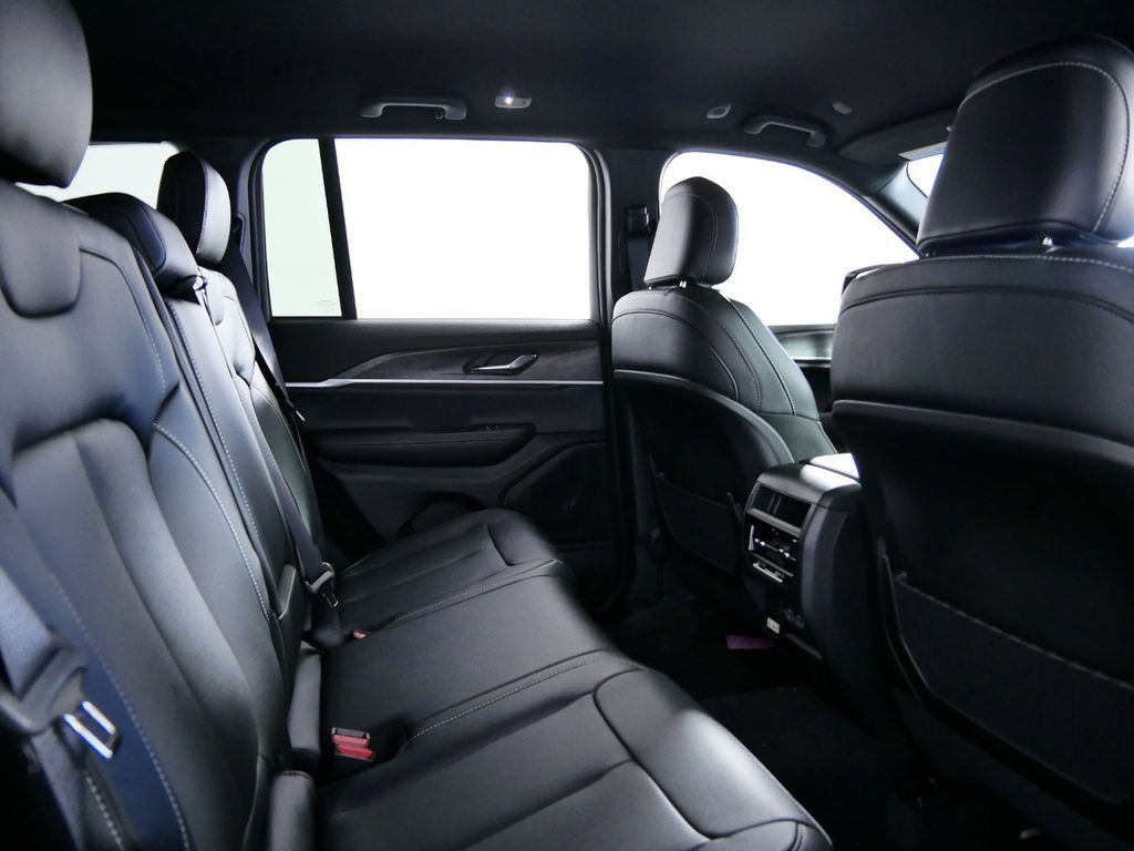 Thumbnail: 2024 Jeep Grand Cherokee - 27