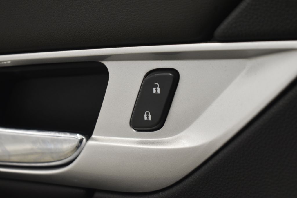 Thumbnail: 2017 GMC Terrain - 33