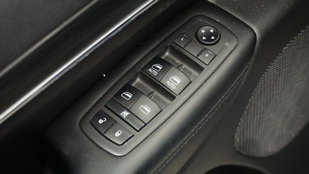 Thumbnail: 2019 Jeep Grand Cherokee - 29