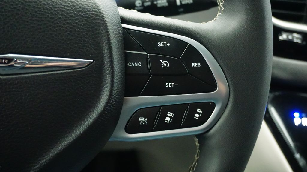 Thumbnail: 2024 Chrysler Pacifica - 30