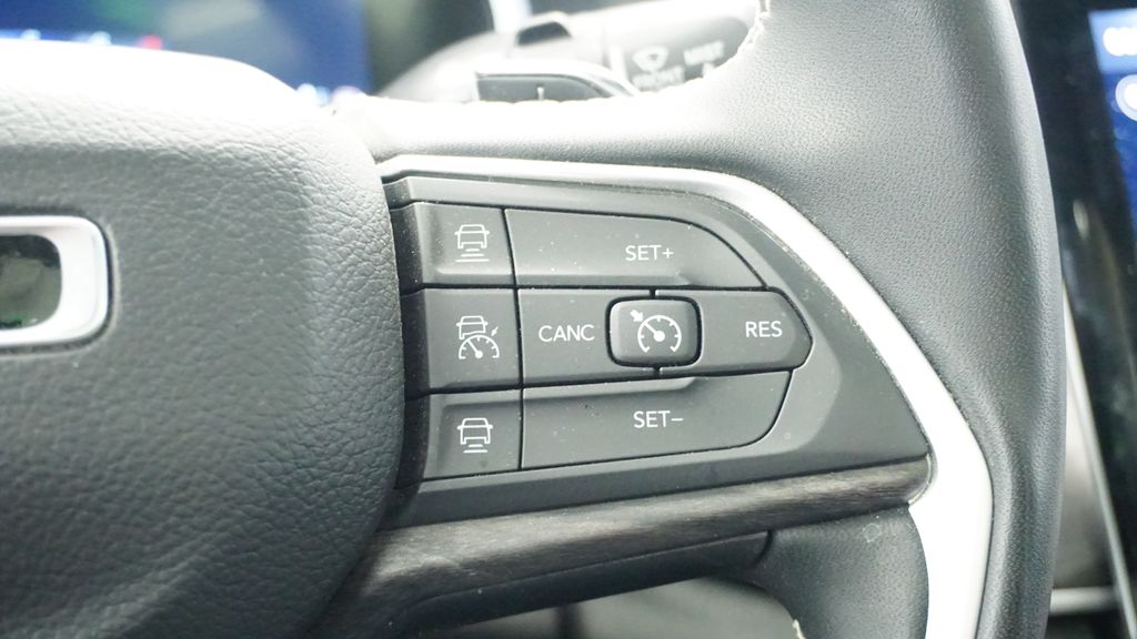 Thumbnail: 2023 Jeep Grand Cherokee - 33