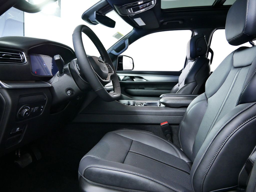 Thumbnail: 2024 Jeep Wagoneer - 31