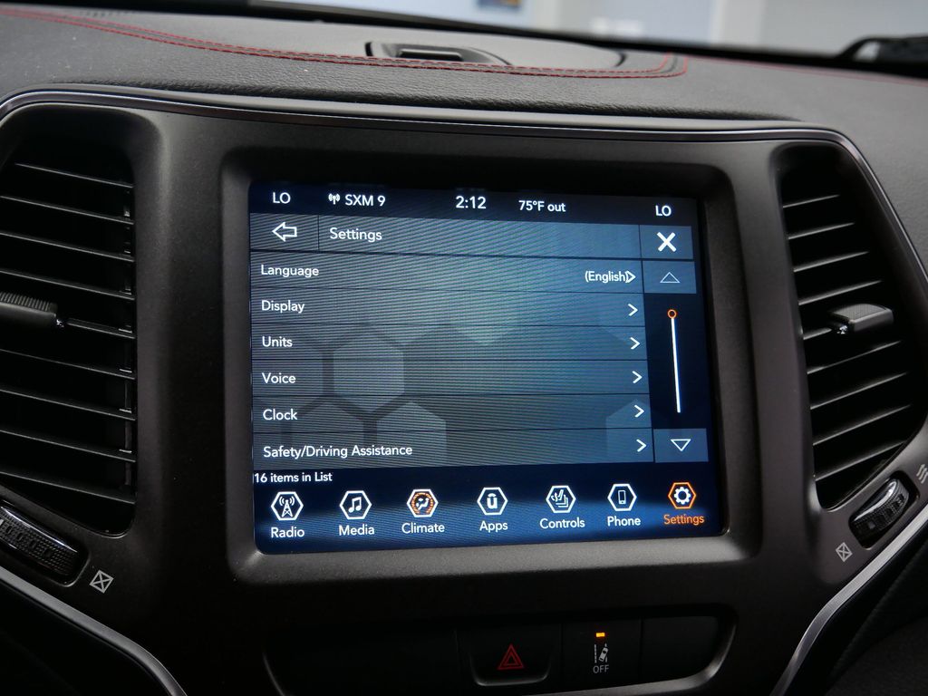 Thumbnail: 2022 Jeep Cherokee - 32