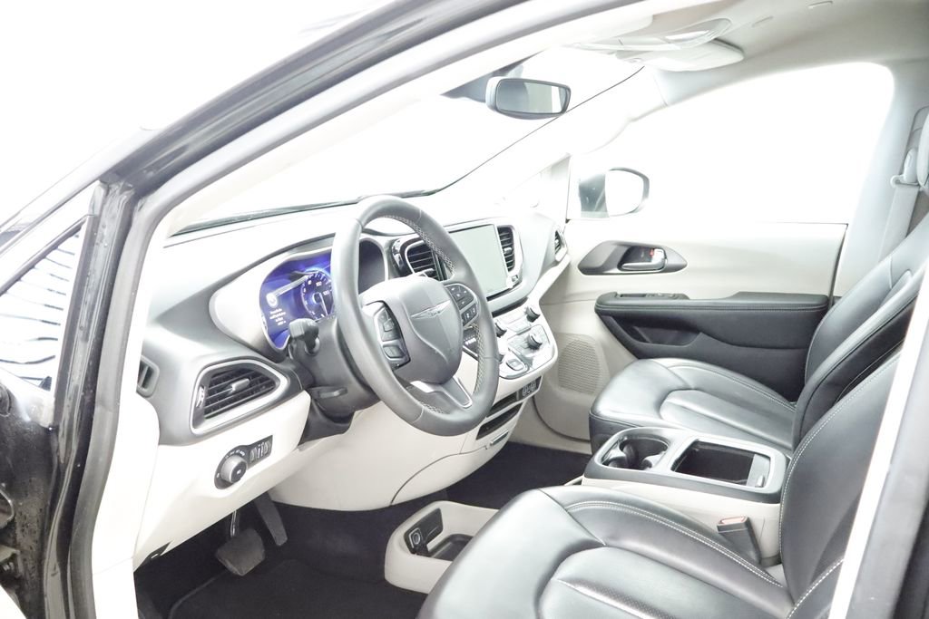 Thumbnail: 2023 Chrysler Pacifica - 26
