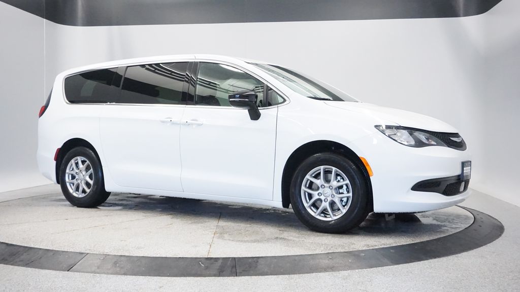 Thumbnail: 2026 Chrysler Voyager - 13