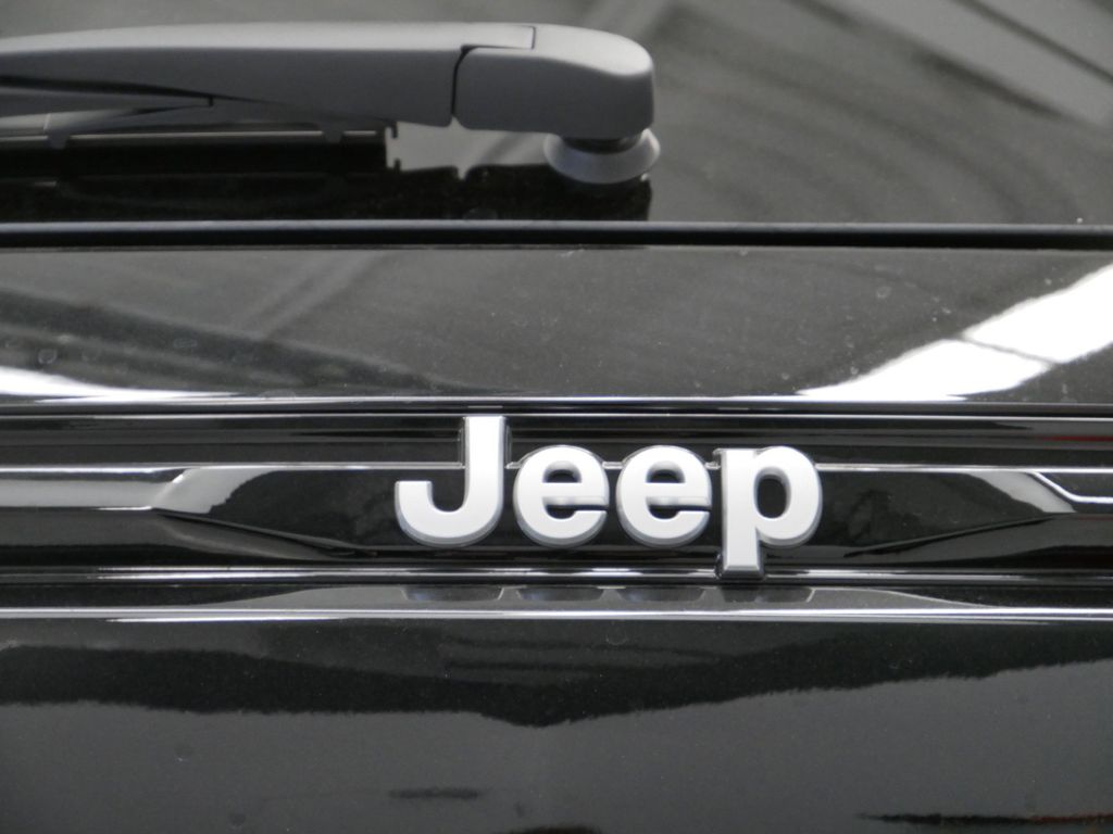 Thumbnail: 2025 Jeep Grand Cherokee - 12