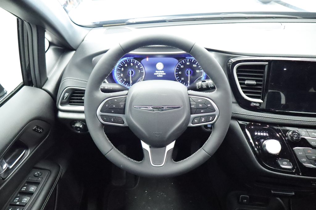 Thumbnail: 2026 Chrysler Pacifica - 20