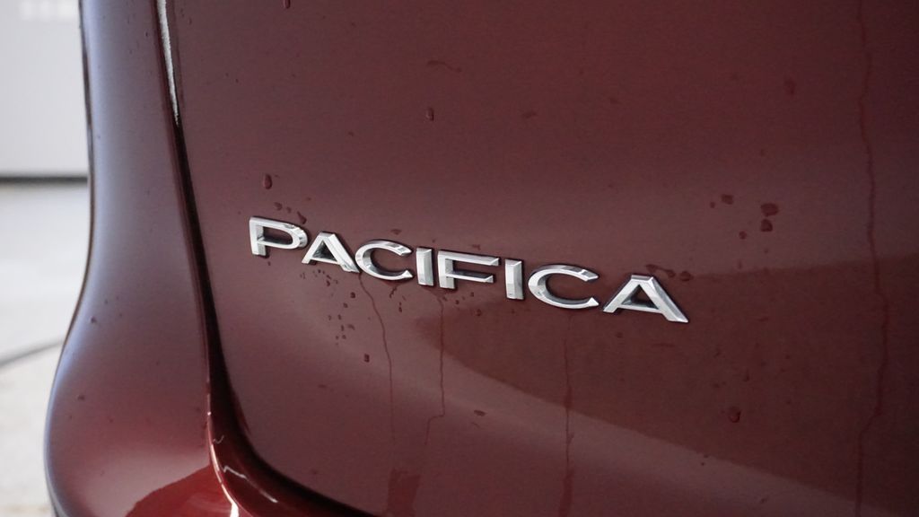 Thumbnail: 2023 Chrysler Pacifica - 17