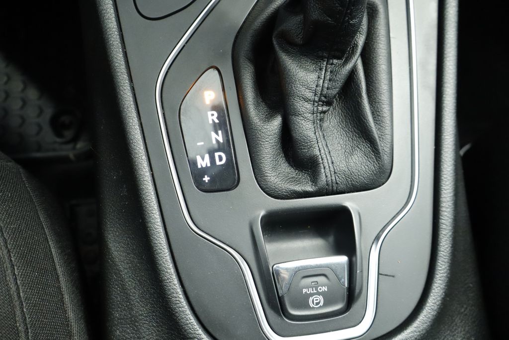 Thumbnail: 2019 Jeep Cherokee - 27