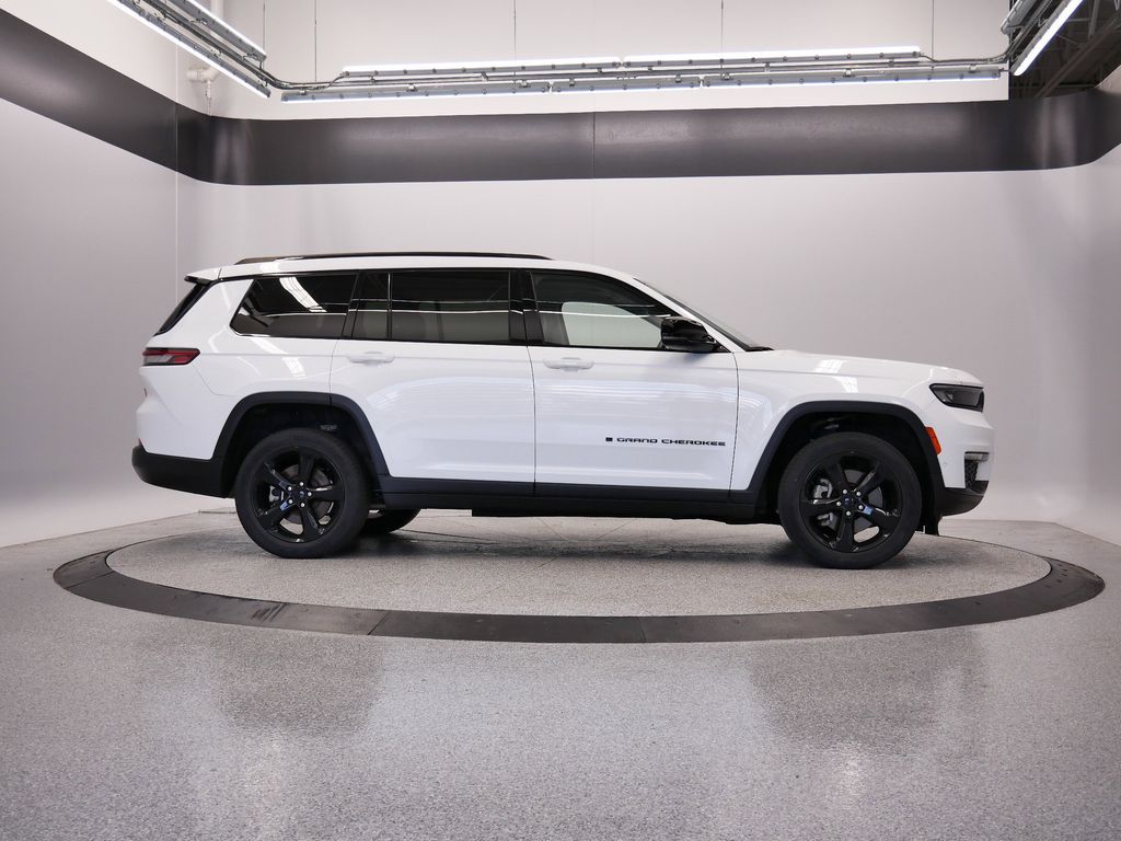 Thumbnail: 2022 Jeep Grand Cherokee L - 8