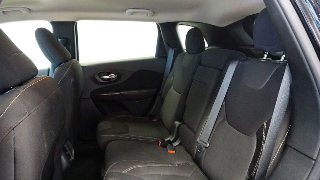 Thumbnail: 2017 Jeep Cherokee - 23