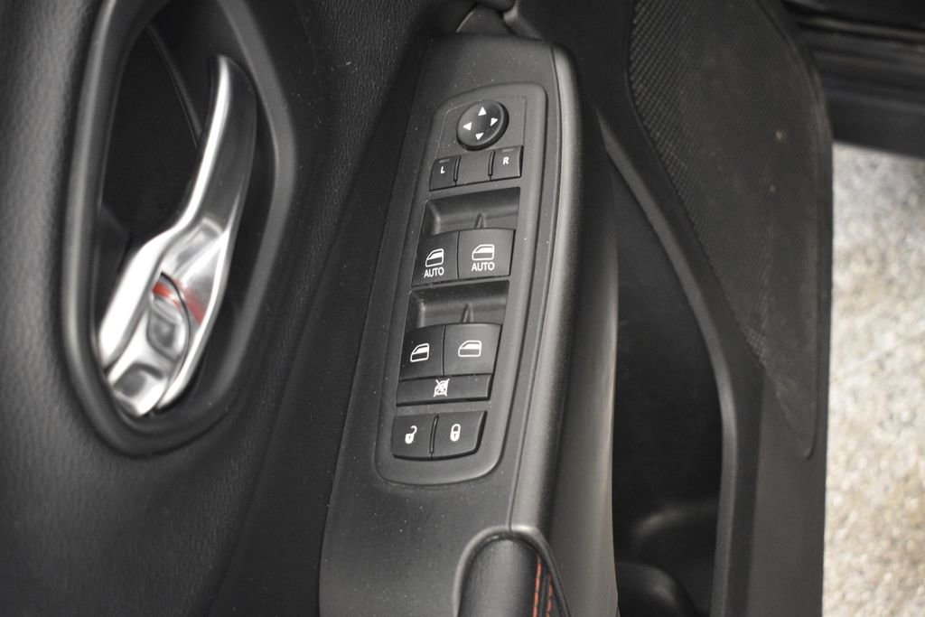 Thumbnail: 2019 Jeep Cherokee - 32