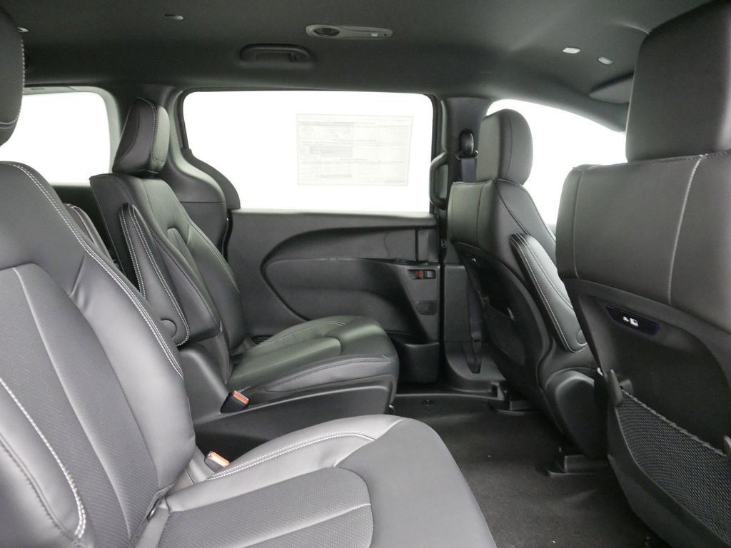 2025 Chrysler Pacifica Hybrid Select 25