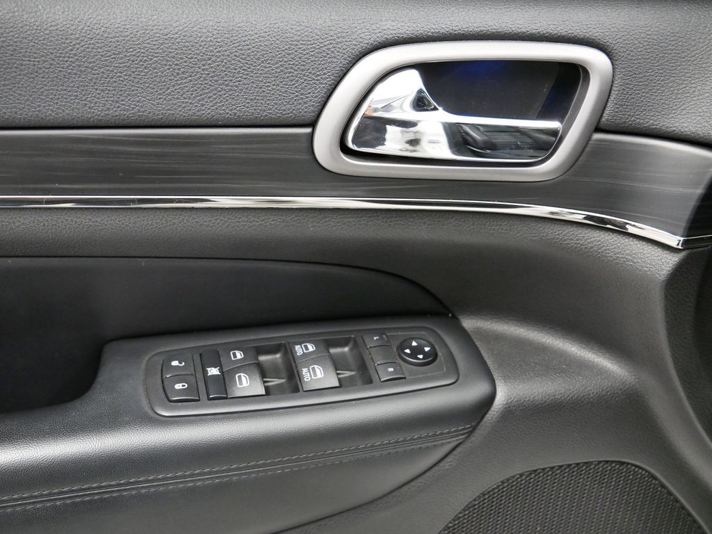 Thumbnail: 2020 Jeep Grand Cherokee - 29