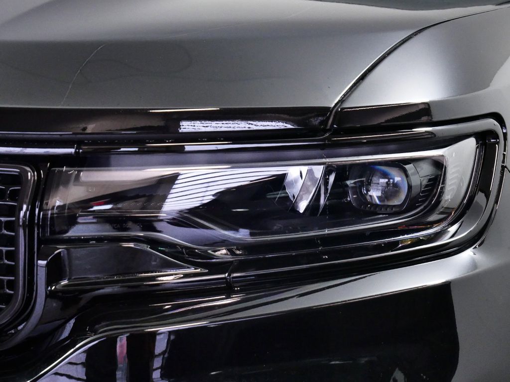 Thumbnail: 2024 Jeep Wagoneer - 15