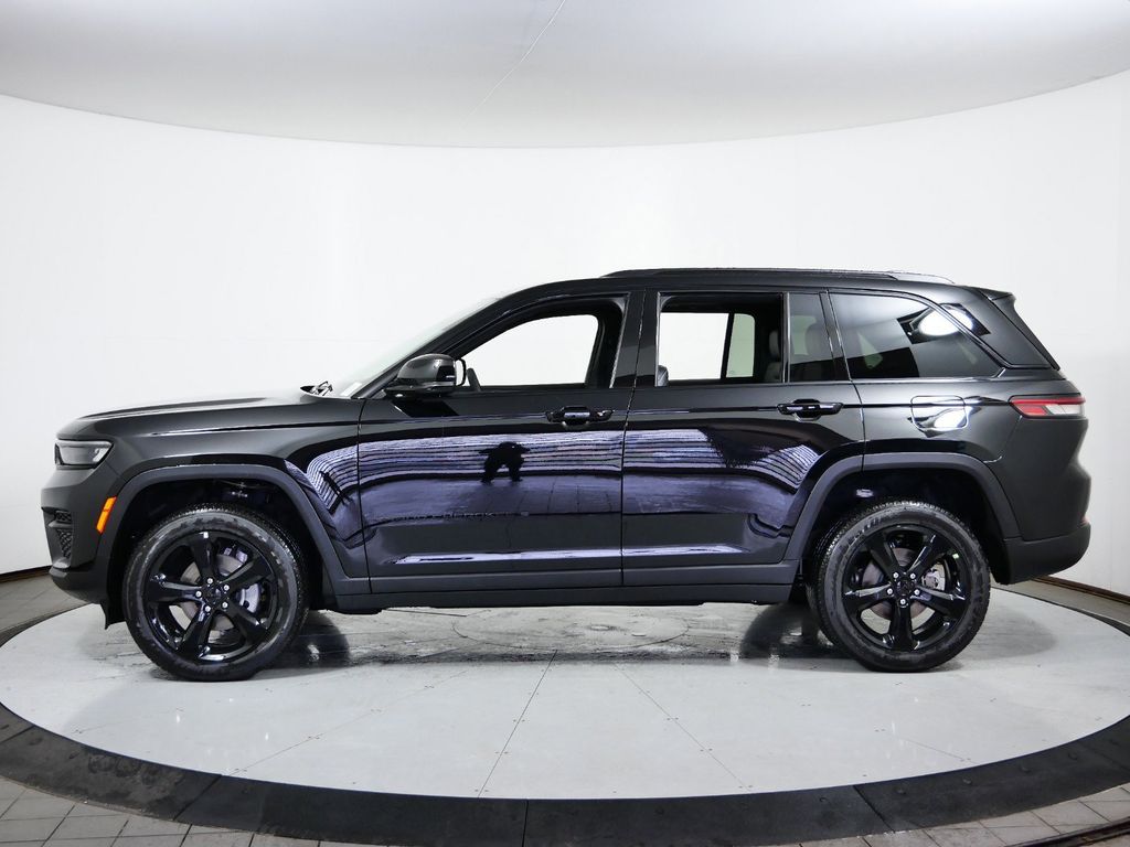 2024 Jeep Grand Cherokee Altitude 16