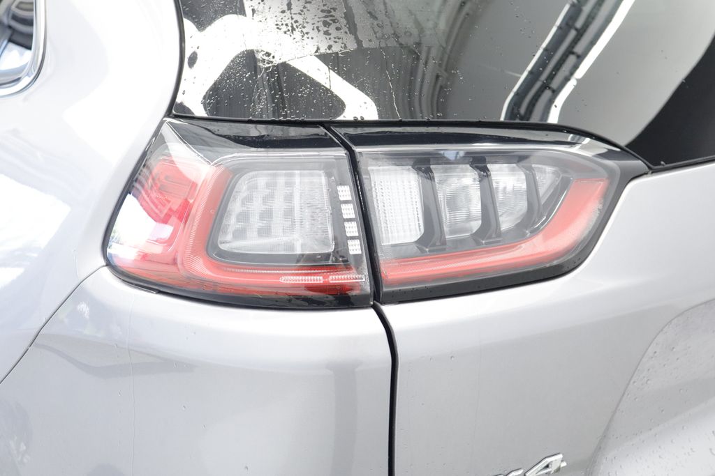 Thumbnail: 2019 Jeep Cherokee - 13