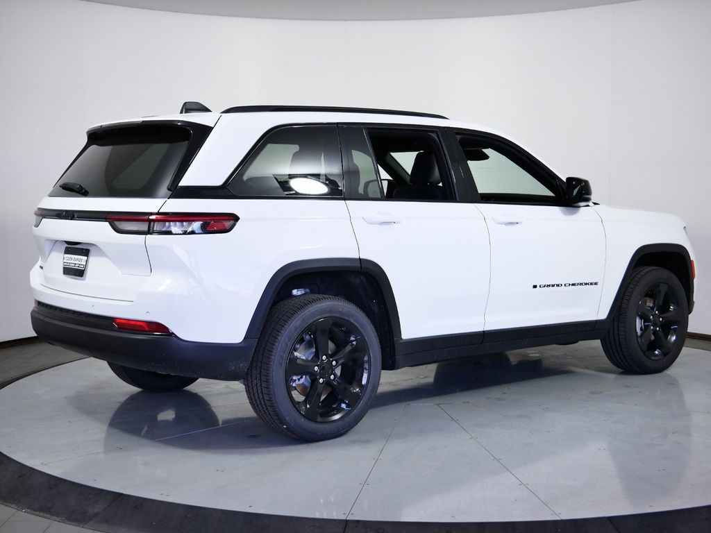 Thumbnail: 2024 Jeep Grand Cherokee - 11