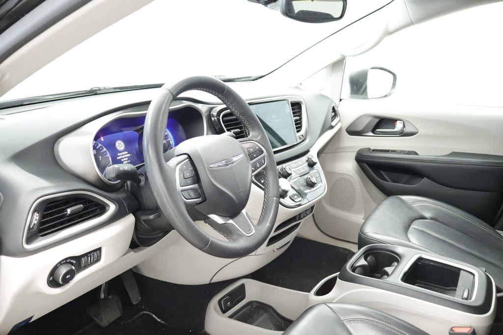 Thumbnail: 2023 Chrysler Pacifica - 23