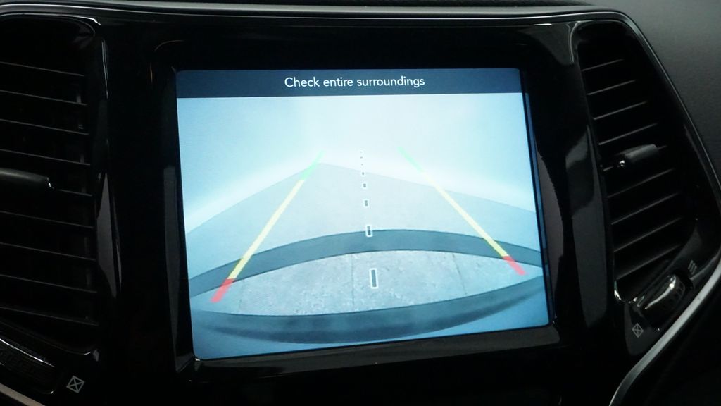 Thumbnail: 2019 Jeep Cherokee - 34