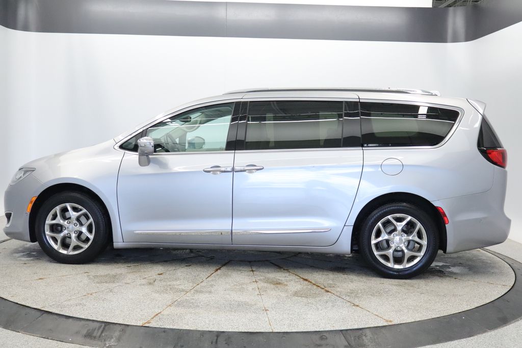 Thumbnail: 2017 Chrysler Pacifica - 2