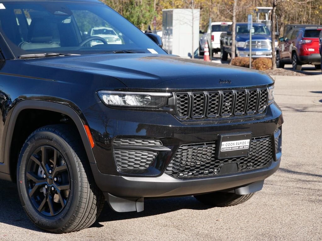 New 2025 Jeep Grand Cherokee Laredo SUV