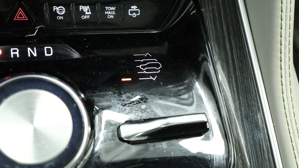 Thumbnail: 2022 Jeep Wagoneer - 44