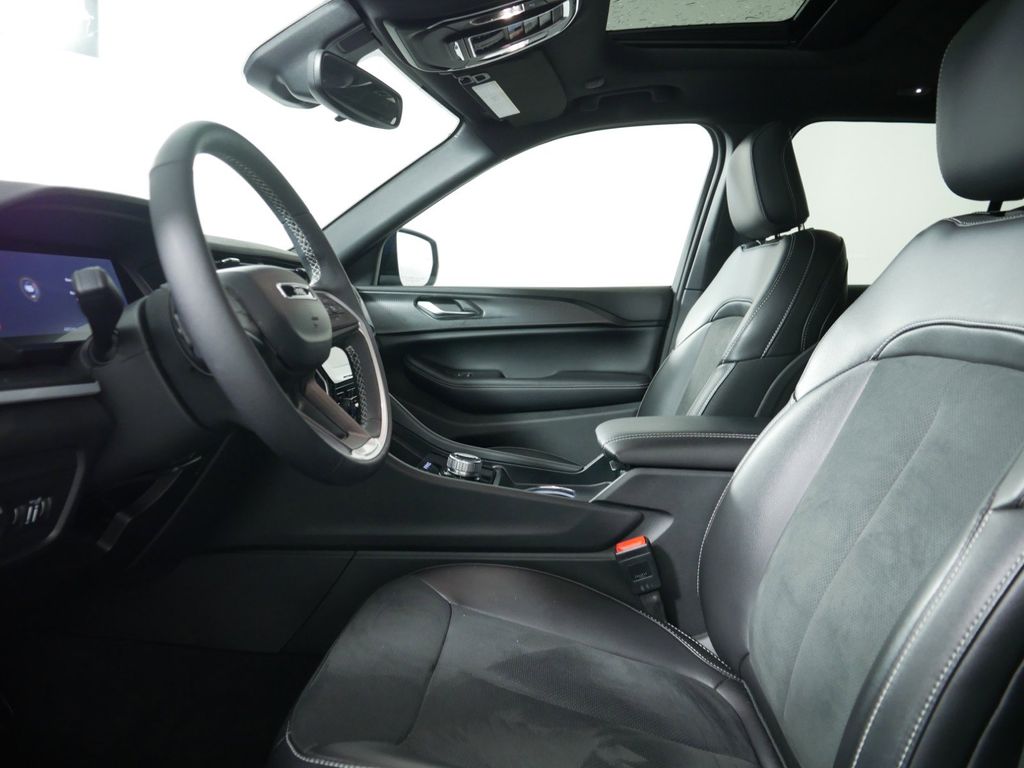 Thumbnail: 2024 Jeep Grand Cherokee - 32