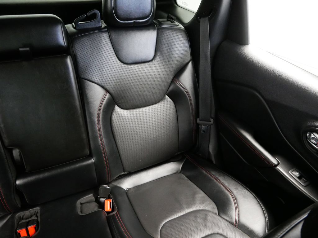 Thumbnail: 2022 Jeep Cherokee - 20