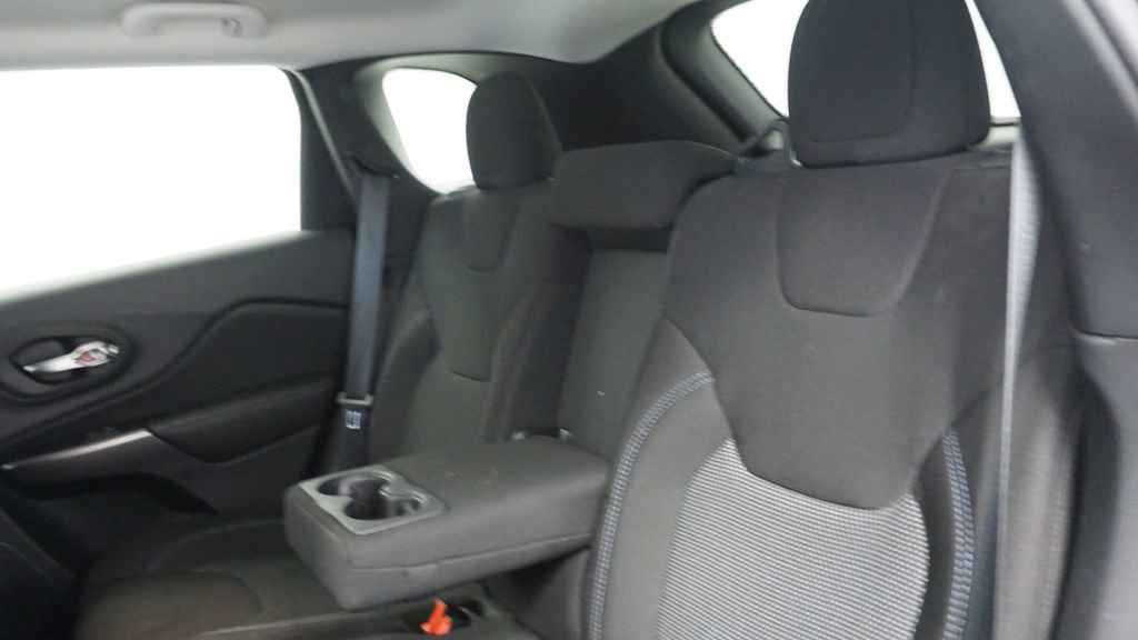 Thumbnail: 2019 Jeep Cherokee - 23