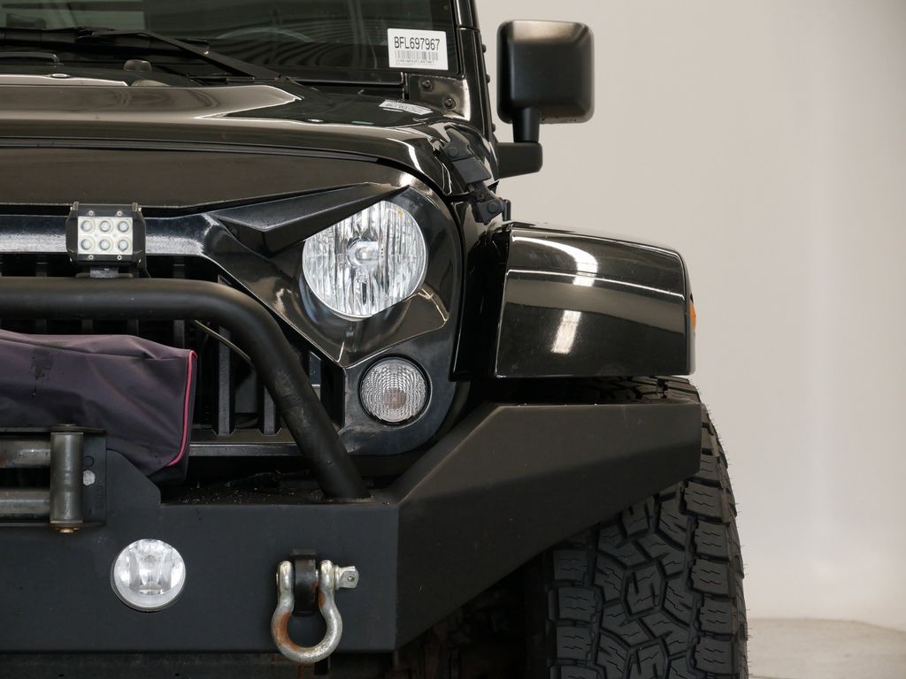 Thumbnail: 2015 Jeep Wrangler - 13