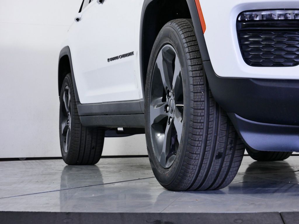 Thumbnail: 2025 Jeep Grand Cherokee - 8