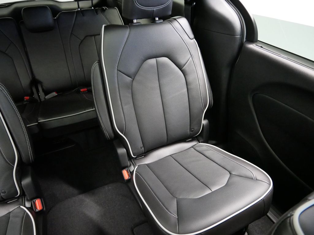 Thumbnail: 2026 Chrysler Pacifica - 20