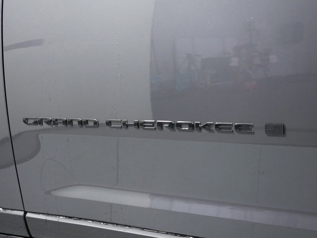 Thumbnail: 2024 Jeep Grand Cherokee - 17