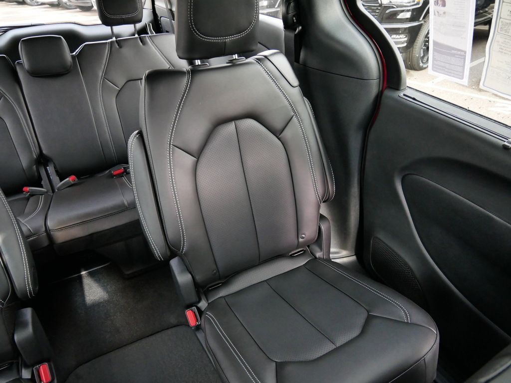 Thumbnail: 2026 Chrysler Pacifica - 21