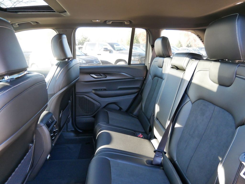 Thumbnail: 2025 Jeep Grand Cherokee - 29