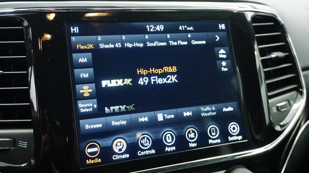 Thumbnail: 2021 Jeep Grand Cherokee - 35