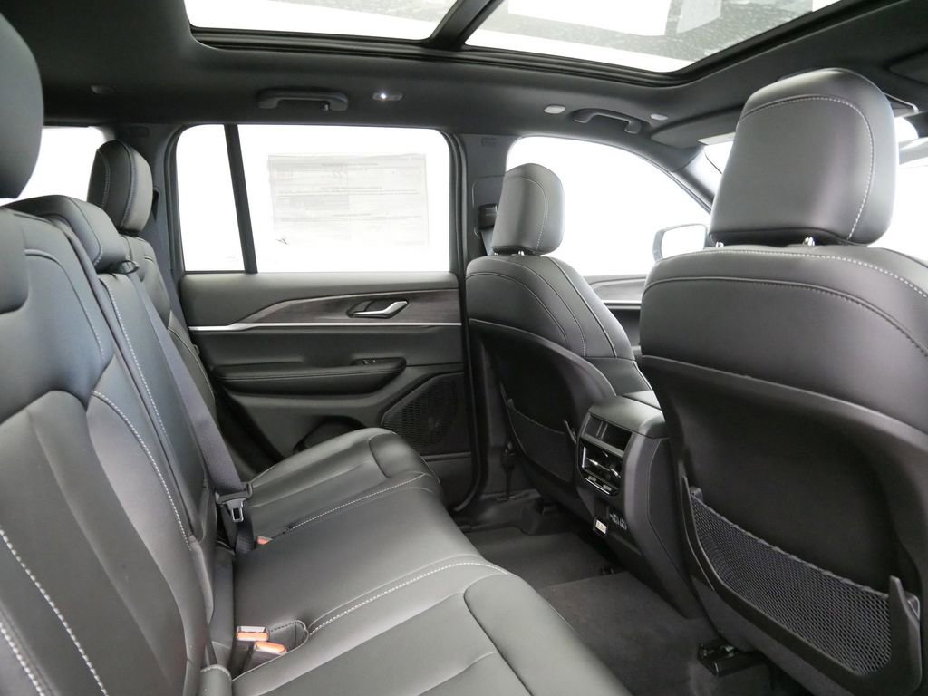 2025 Jeep Grand Cherokee Limited Edition 25