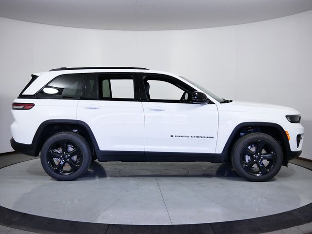 Thumbnail: 2024 Jeep Grand Cherokee - 8