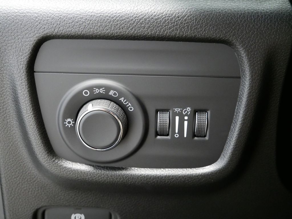 Thumbnail: 2025 Jeep Grand Cherokee - 24