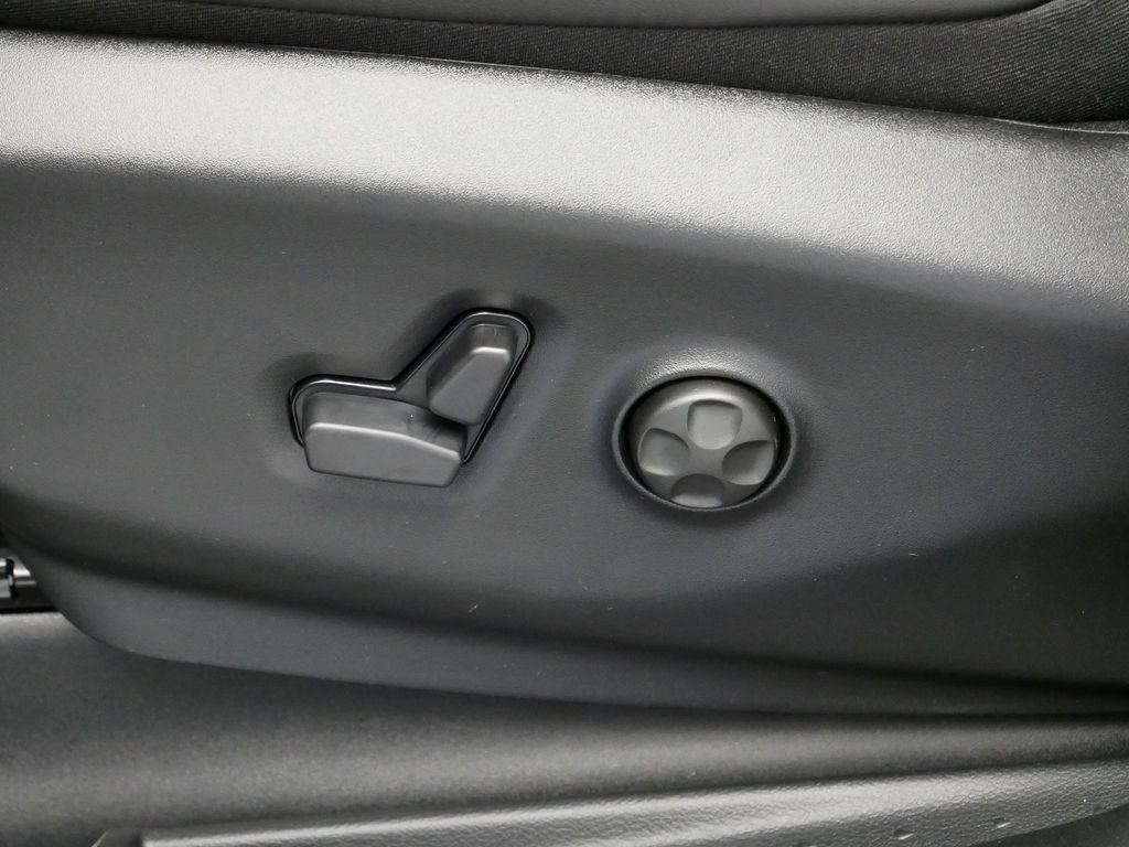 Thumbnail: 2026 Chrysler Pacifica - 6