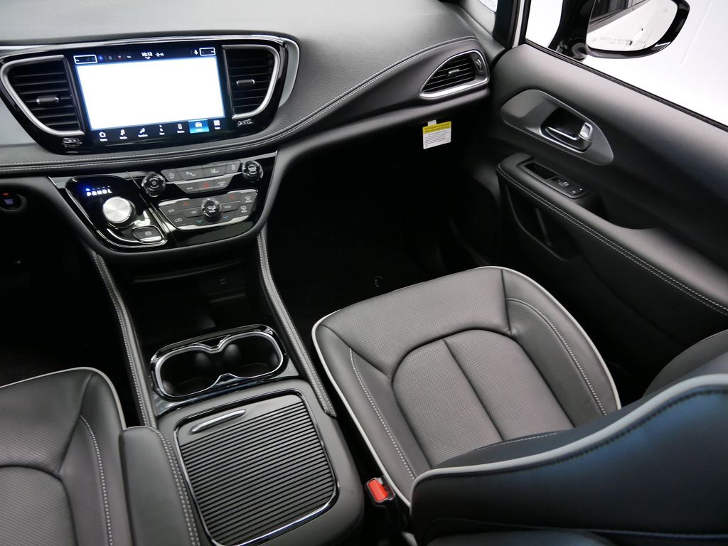 Thumbnail: 2026 Chrysler Pacifica - 16