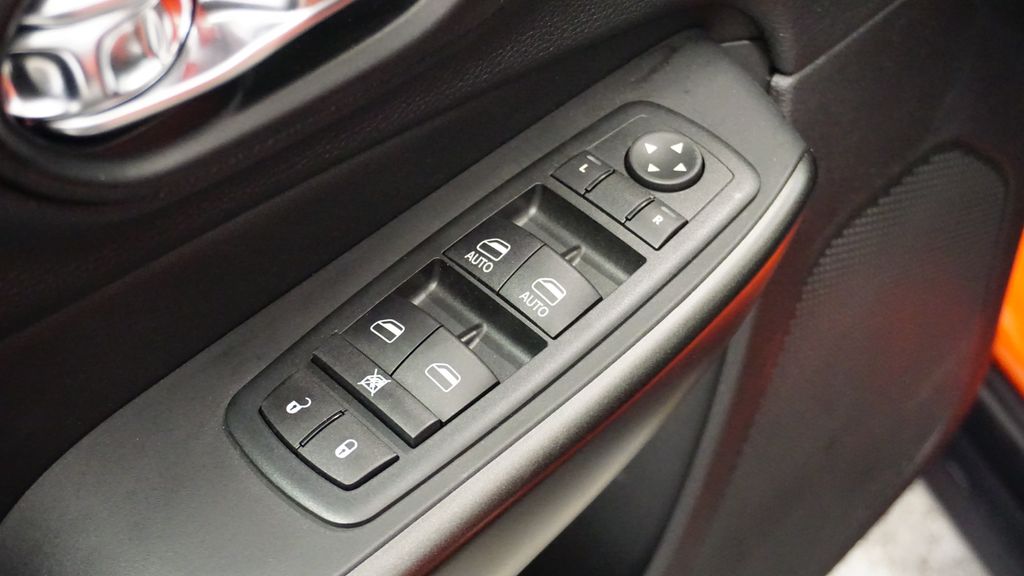 Thumbnail: 2021 Jeep Cherokee - 28