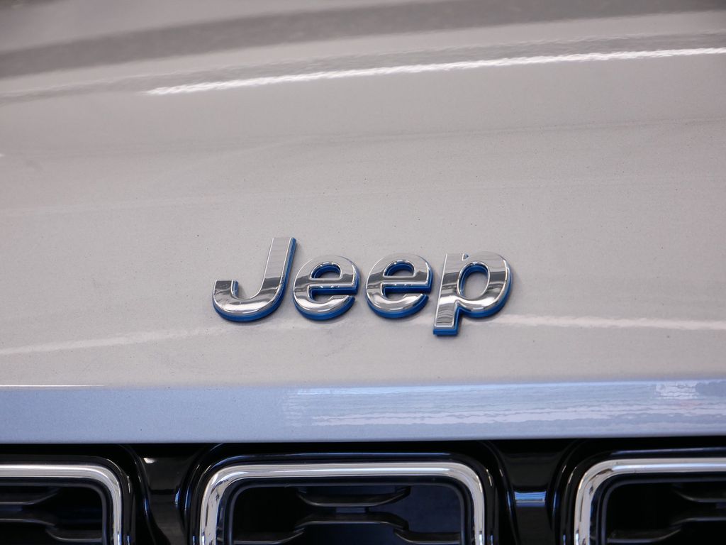 Thumbnail: 2022 Jeep Grand Cherokee - 13
