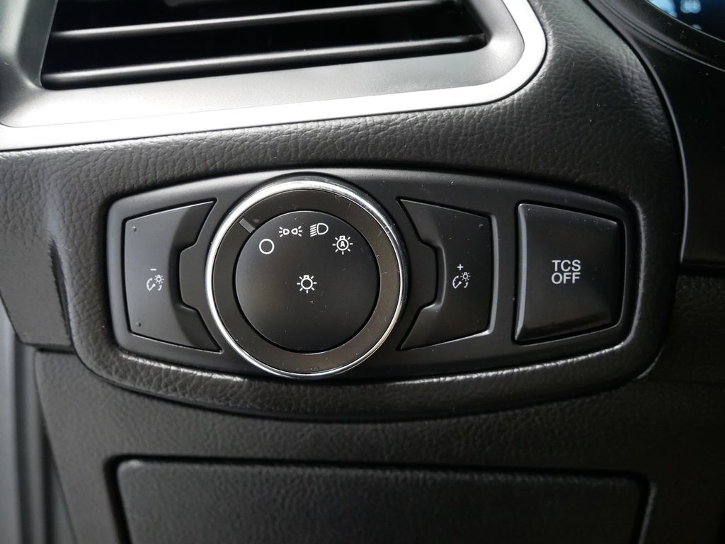 Thumbnail: 2022 Ford Edge - 27