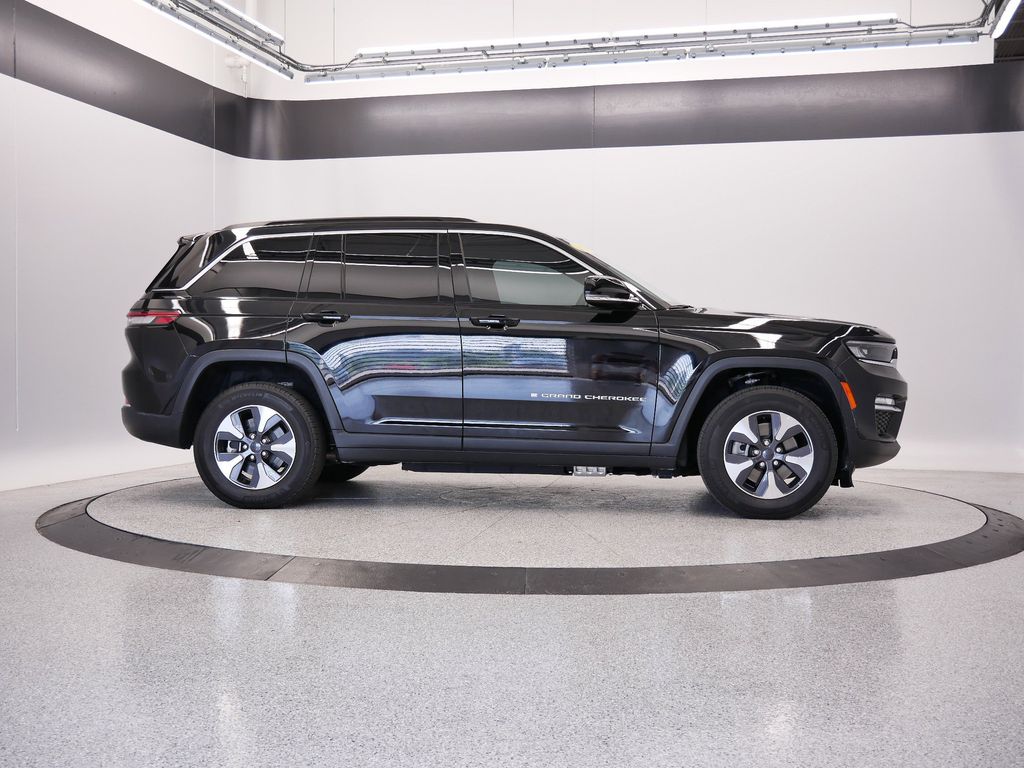 Thumbnail: 2024 Jeep Grand Cherokee - 51