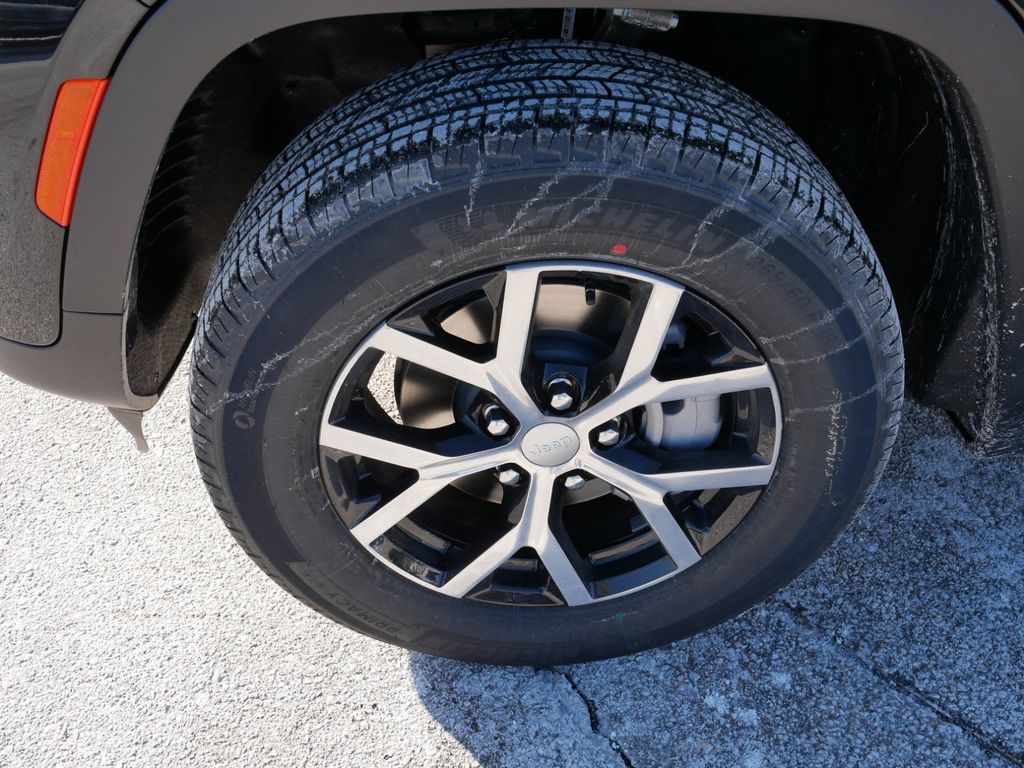 Thumbnail: 2025 Jeep Grand Cherokee - 21