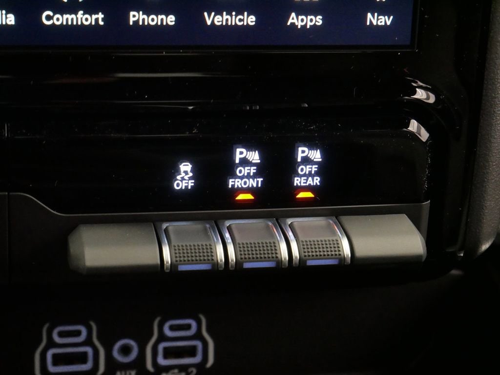 Thumbnail: 2026 RAM 1500 - 32